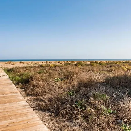 Guestready - Amazing Beachfront Dwelling シャレー *