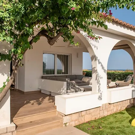 Guestready - Amazing Beachfront Dwelling シャレー サグント
