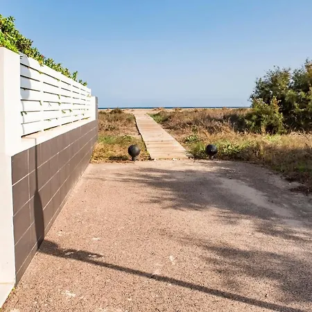 Guestready - Amazing Beachfront Dwelling シャレー *