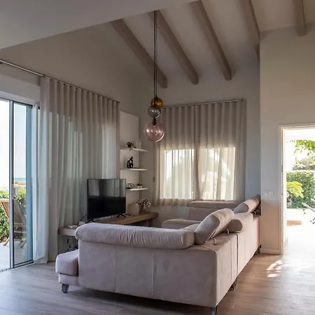 Guestready - Amazing Beachfront Dwelling *