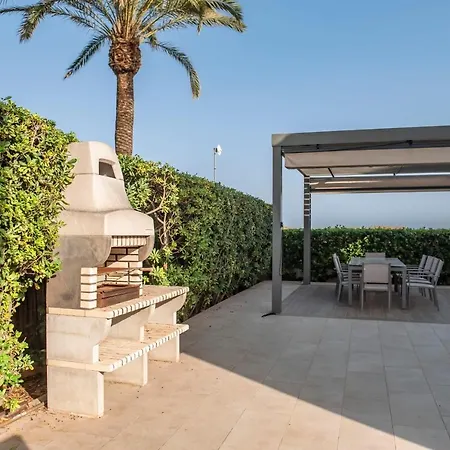 Guestready - Amazing Beachfront Dwelling シャレー