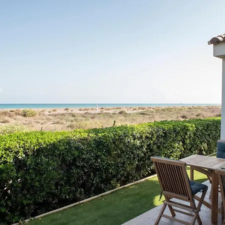 Guestready - Amazing Beachfront Dwelling シャレー サグント